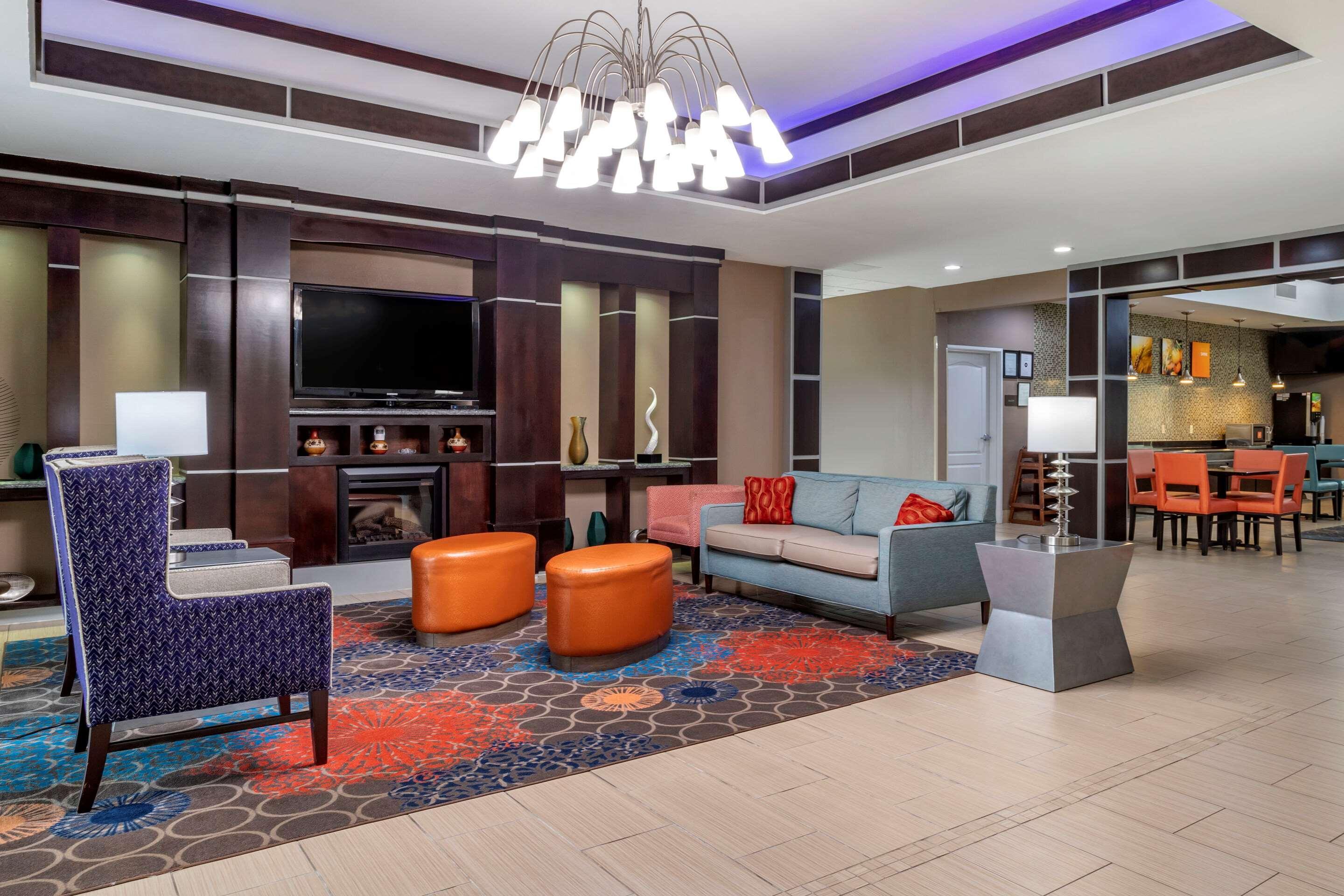 Comfort Inn & Suites Cleveland Exterior photo