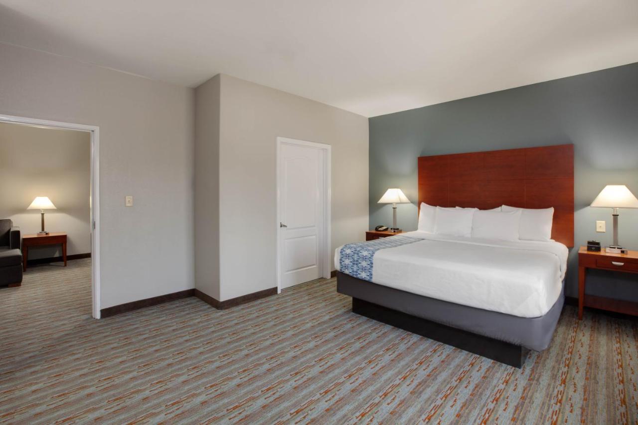 Comfort Inn & Suites Cleveland Exterior photo